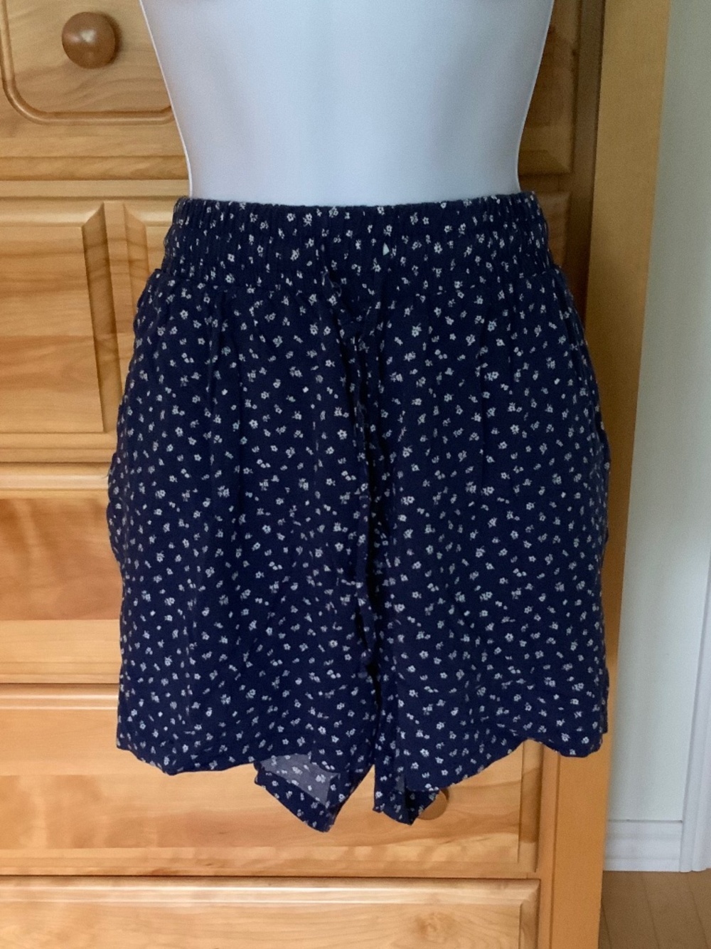 Women’s shorts, size XL (fits large), fabric: rayon, colour blue and white
